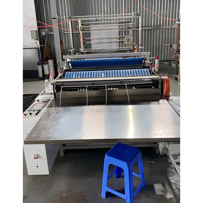 How does the side-sealing bag making machine maintain edge sealing accuracy at high speed?